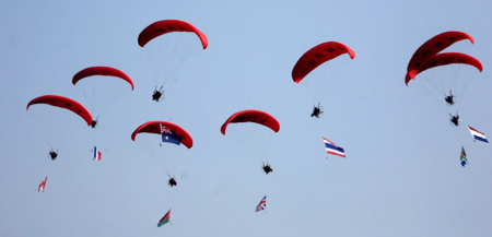 航空體育節(jié)點亮萊蕪