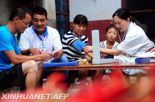 山東郯城“簽約醫(yī)生”走進農(nóng)家