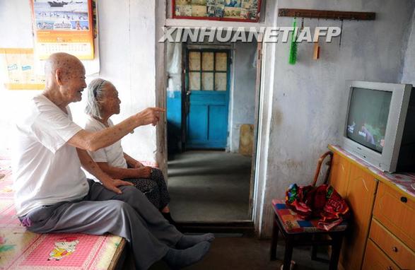 “橡樹婚”夫妻攜手第83個七夕節(jié)