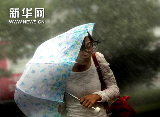 “布拉萬”逼近 威海風雨交加