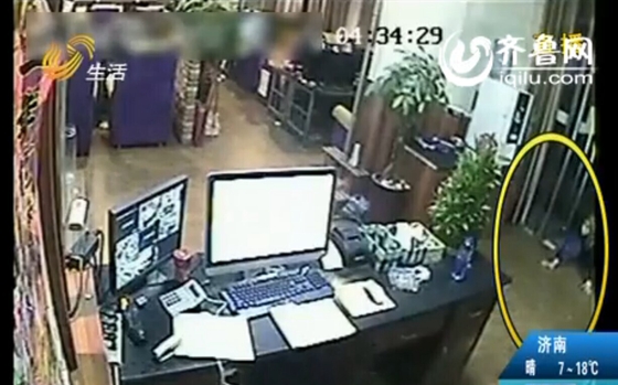 棗莊90后媽媽深夜扮女鬼爬行盜竊 店主看監(jiān)控被嚇壞