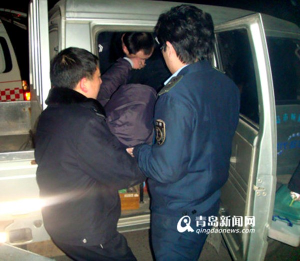 青島大齡男情人節求婚失敗分手 醉酒鬧自殺(圖)