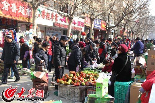 濟(jì)南市民過(guò)年新玩法 相約城郊趕大集