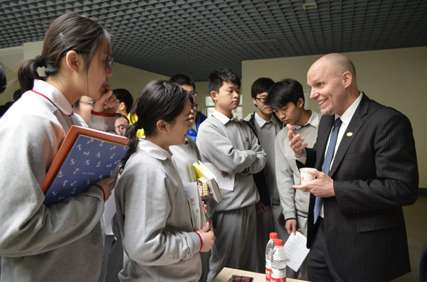 濟(jì)南外國語學(xué)校舉辦首屆春季海外大學(xué)教育展 十五所海外大學(xué)參展