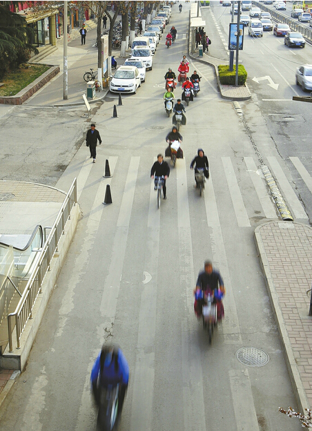 汽車再增兩倍塞滿市區道路 濟南“治停”勢在必行