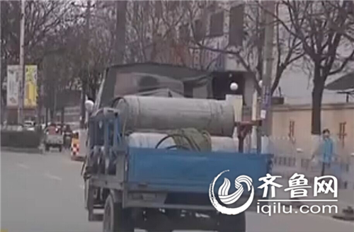 濟(jì)寧摩托三輪車違法拉載危險品 司機(jī)大哭逃避處罰