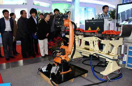 山東藍(lán)黃“兩區(qū)”經(jīng)貿(mào)洽談會(huì)開幕