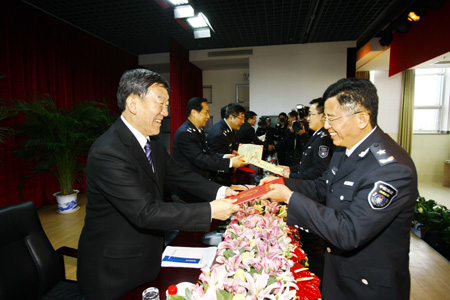 中國漁政執(zhí)法技能比武總決賽暨漁政隊(duì)伍建設(shè)年活動(dòng)總結(jié)大會(huì)在山東煙臺(tái)舉行