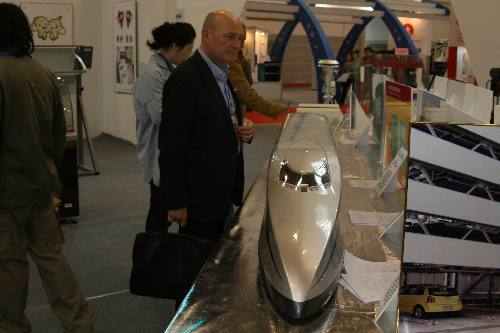 時裝、工業設計等精品亮相青島雙周兩會