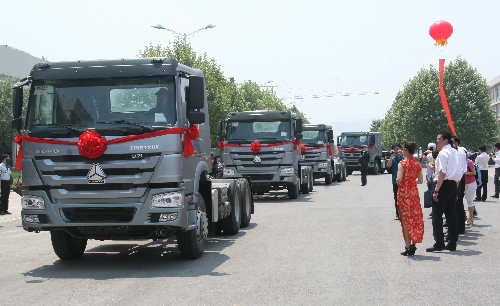 中國重汽今年已出口重卡1.4萬臺 連續(xù)8年位居國內(nèi)行業(yè)首位