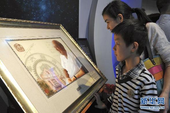 “圓夢九天”航天展覽在滬開幕