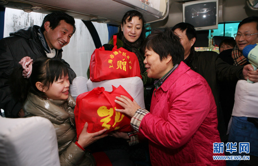 愛心包車返鄉(xiāng)