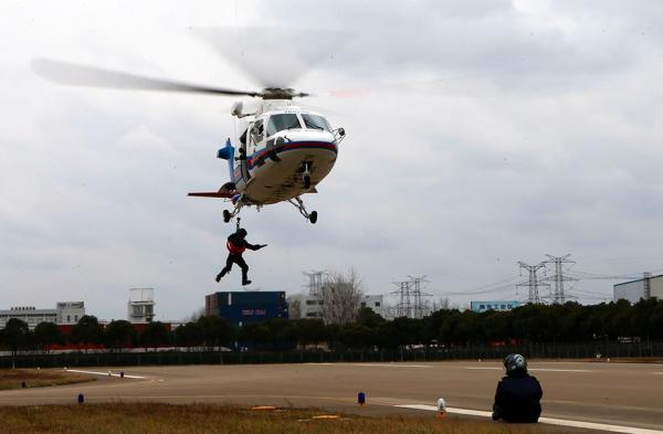 中國(guó)首批2名搜救直升機(jī)女機(jī)長(zhǎng)上崗 均畢業(yè)于上海