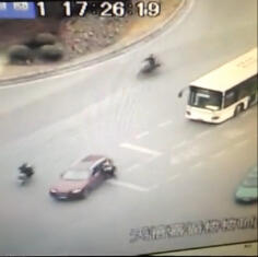 滬被拖行民警昨不治身亡 妻子下月即是預產(chǎn)期|圖