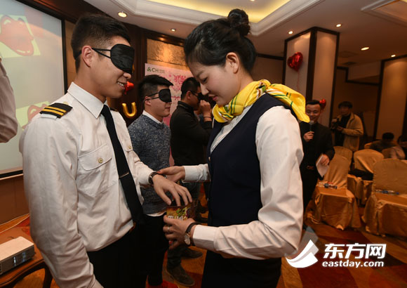 迎白色情人節(jié) “空地”接吻大賽上演|組圖