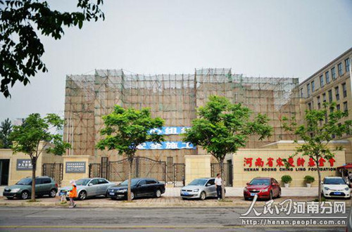 河南宋慶齡雕像為何被拆 當事和領導部門拒絕采訪