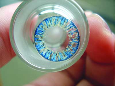 記者暗訪“美瞳”市場：回收8元賣20