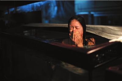 裸模女生蘇紫紫稱媒體拿貧困炒作讓其難受(圖)