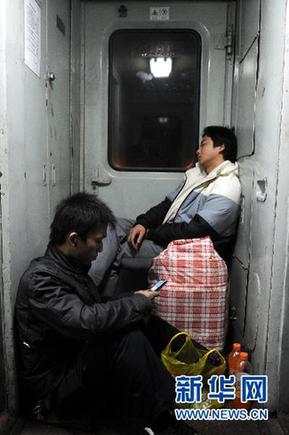 北京至漢口票面價(jià)840元的兩張火車票被炒到1400元