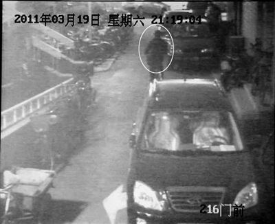 業(yè)主發(fā)視頻圖曝小偷作案過程(組圖)