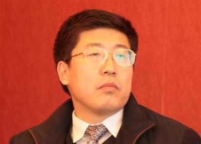 北師大教授“警告”學(xué)生:40歲沒4000萬不要來見我