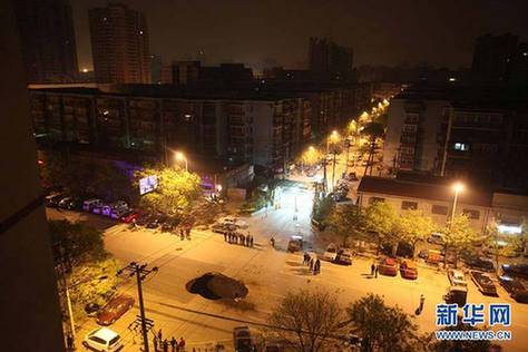 “住行安全”引關(guān)注：各地城市道路接連塌陷(組圖)