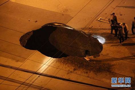 “住行安全”引關注：各地城市道路接連塌陷(組圖)