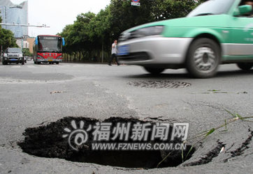 “住行安全”引關注：各地城市道路接連塌陷(組圖)