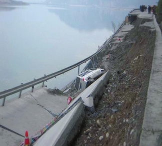 “住行安全”引關注：各地城市道路接連塌陷(組圖)