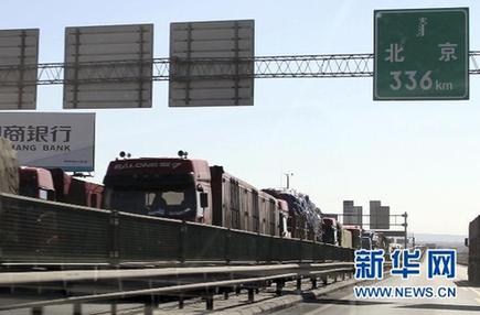 “這個五一有點堵”：直擊全國各地堵車實況