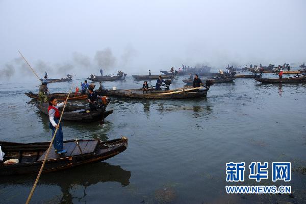 國(guó)家級(jí)濕地保護(hù)區(qū)龍感湖因旱被迫延長(zhǎng)禁漁期(圖)