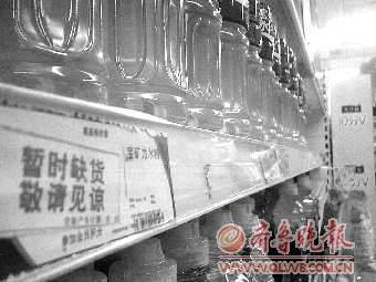 塑化劑風(fēng)波引發(fā)飲料危機(jī) 不少人棄喝飲料改喝水