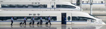 京滬高鐵司乘人員投入全線試運行
