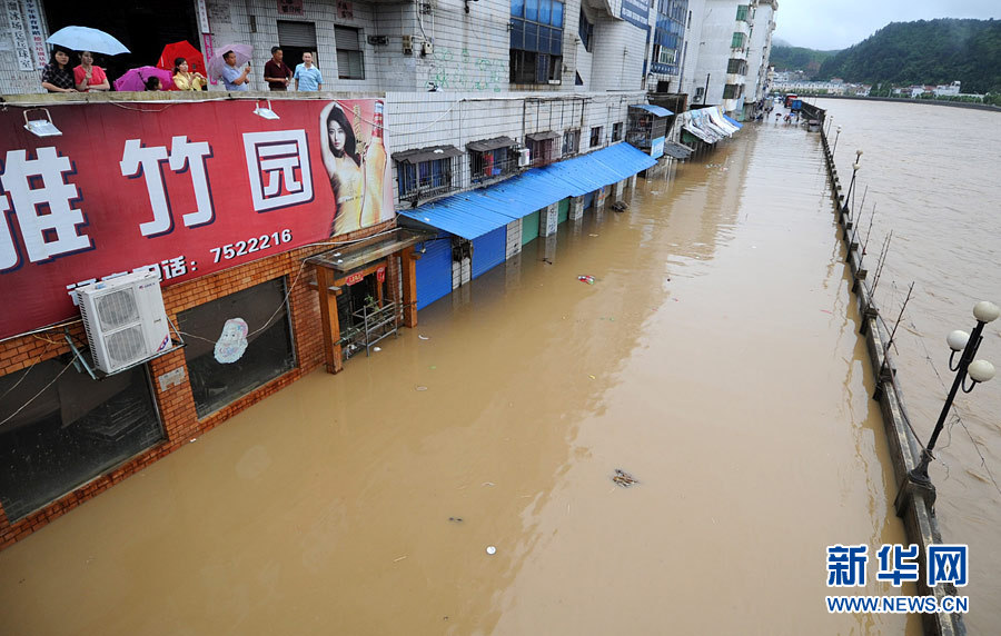 網(wǎng)曬出現(xiàn)驚人“澇景”的南方城市實(shí)地走訪記