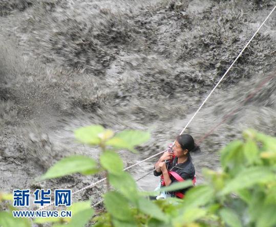 實拍：汶川映秀鎮泥石流沖毀橋梁