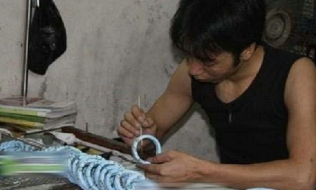 揭秘：爛石頭變翡翠的神奇過程