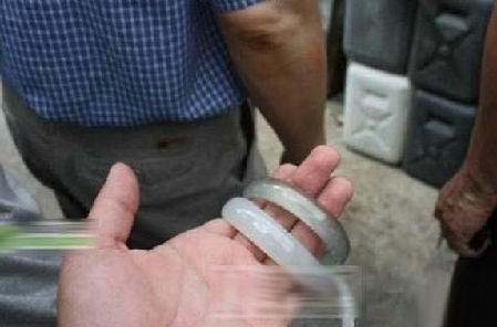 揭秘：爛石頭變翡翠的神奇過(guò)程