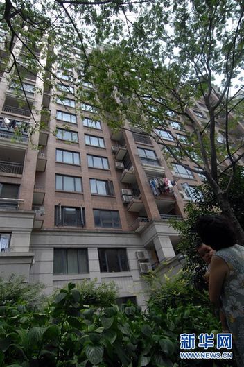 墜樓女孩妞妞醒了 會叫“爸爸媽媽”(圖)