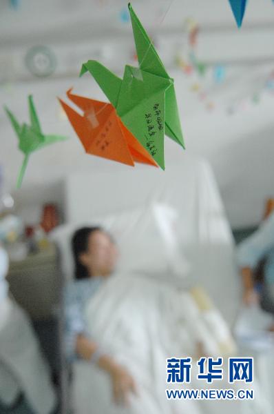 墜樓女孩妞妞醒了 會叫“爸爸媽媽”(圖)