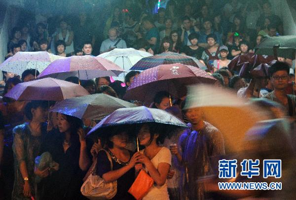 北京昨發(fā)今夏首個暴雨藍色預警 明日或中雨高溫驟降