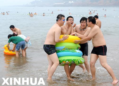 北方多個(gè)海濱浴場(chǎng)安全被疑 五大殺手藏身(組圖)