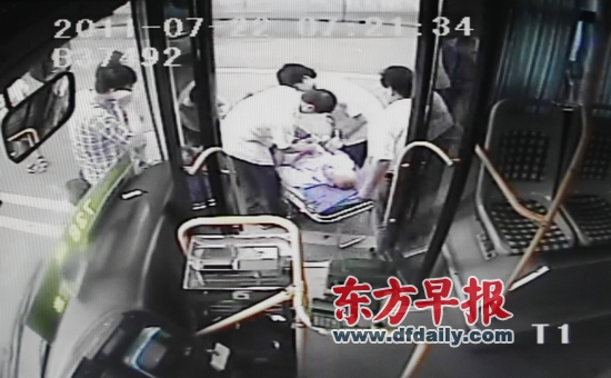 738路司機(jī)猝死前踩下剎車