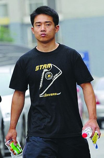 主持唱歌駕駛都要學習 張尚武28日將到南京上班<BR>