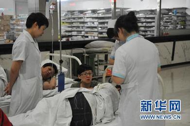 千方百計救治甬溫線事故傷者:1人1專家 1人1方案