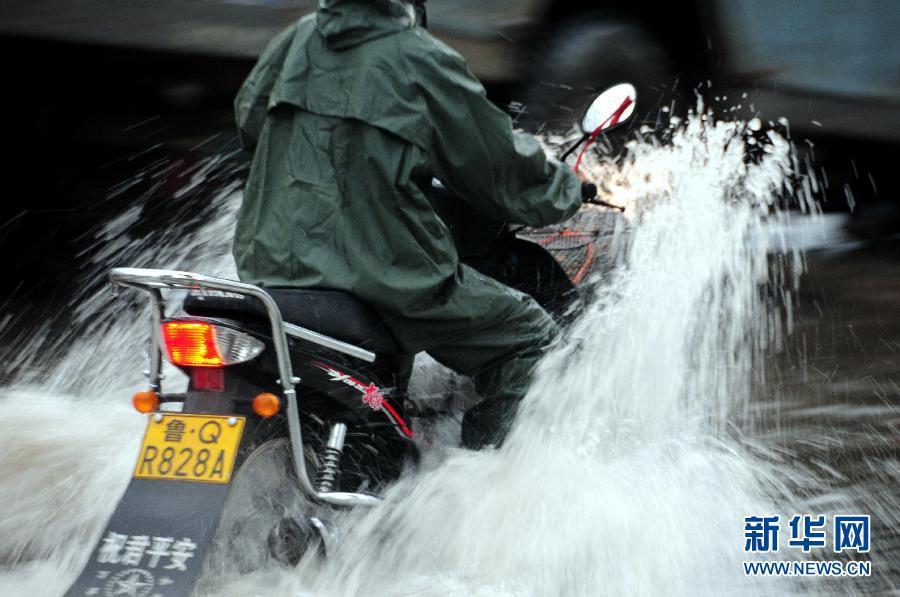 山東突降暴雨 多個城市內澇嚴重
