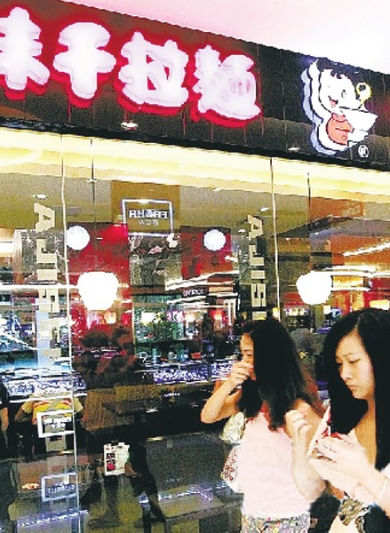 洋快餐連曝食品問題 “偶發事件”成擋箭牌(圖)