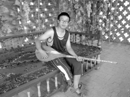 3名大學(xué)生畢業(yè)旅行分錢不花 25天搭車穿越12省區(qū)