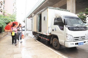 昆明驚現最牛房車 能做飯、看電視、上網