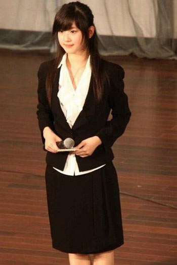 清華首批新生 網(wǎng)絡(luò)紅人“奶茶妹妹”受追捧