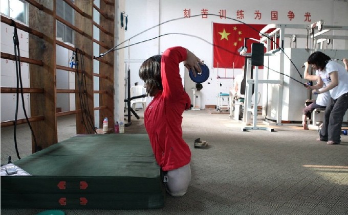 高清：截肢“籃球女孩”泳池逐夢殘奧會